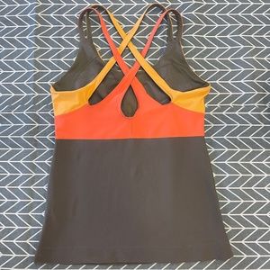 𝅺Nike Fit Dry Workout Tank Top Strappy Medium 8-10 Orange Brown Inner Bra